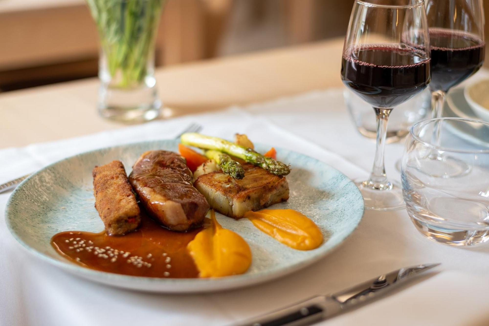Hotel Restaurant Le Relays Du Chasteau - Logis Hotel Brousse-le-Chateau ภายนอก รูปภาพ