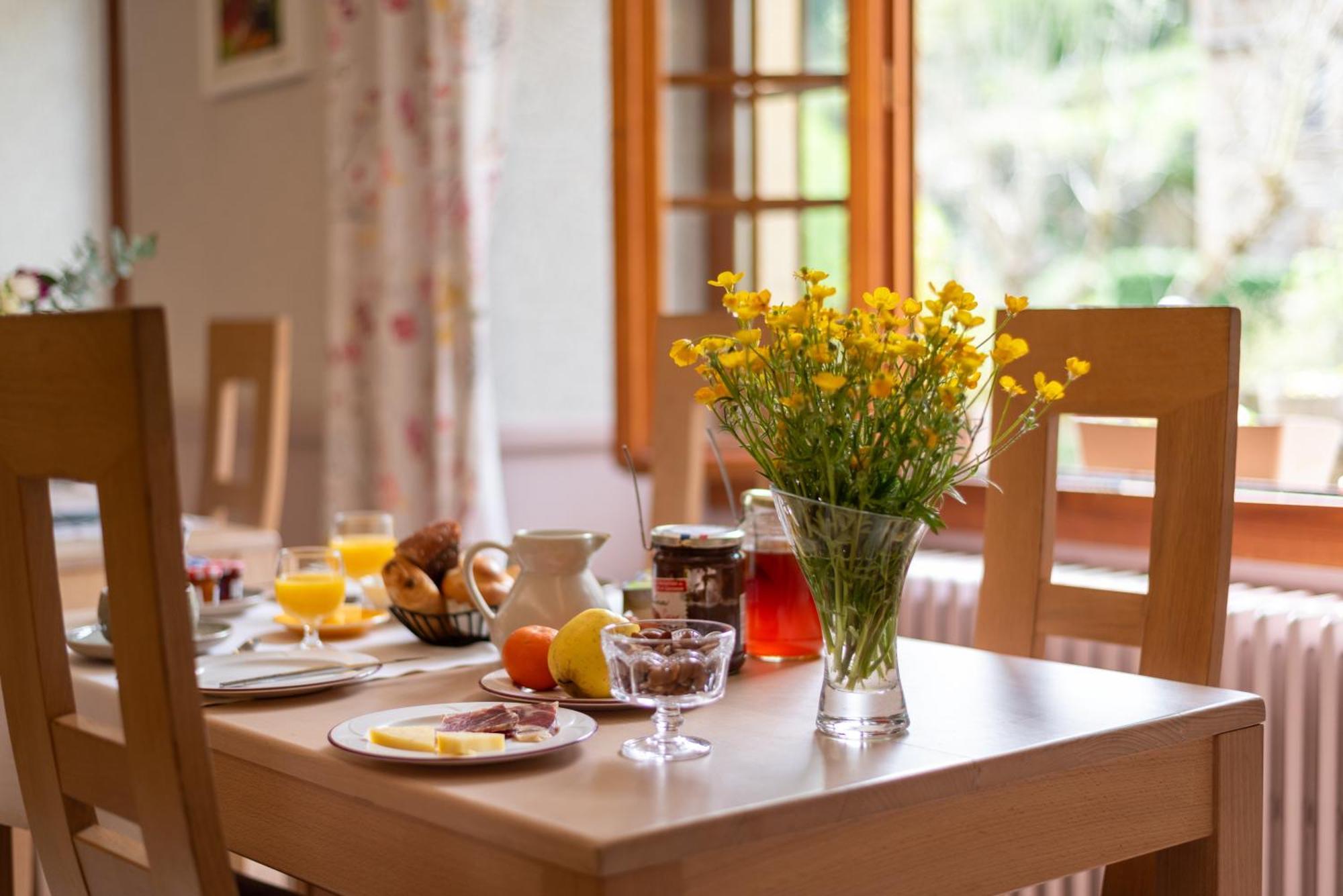 Hotel Restaurant Le Relays Du Chasteau - Logis Hotel Brousse-le-Chateau ภายนอก รูปภาพ