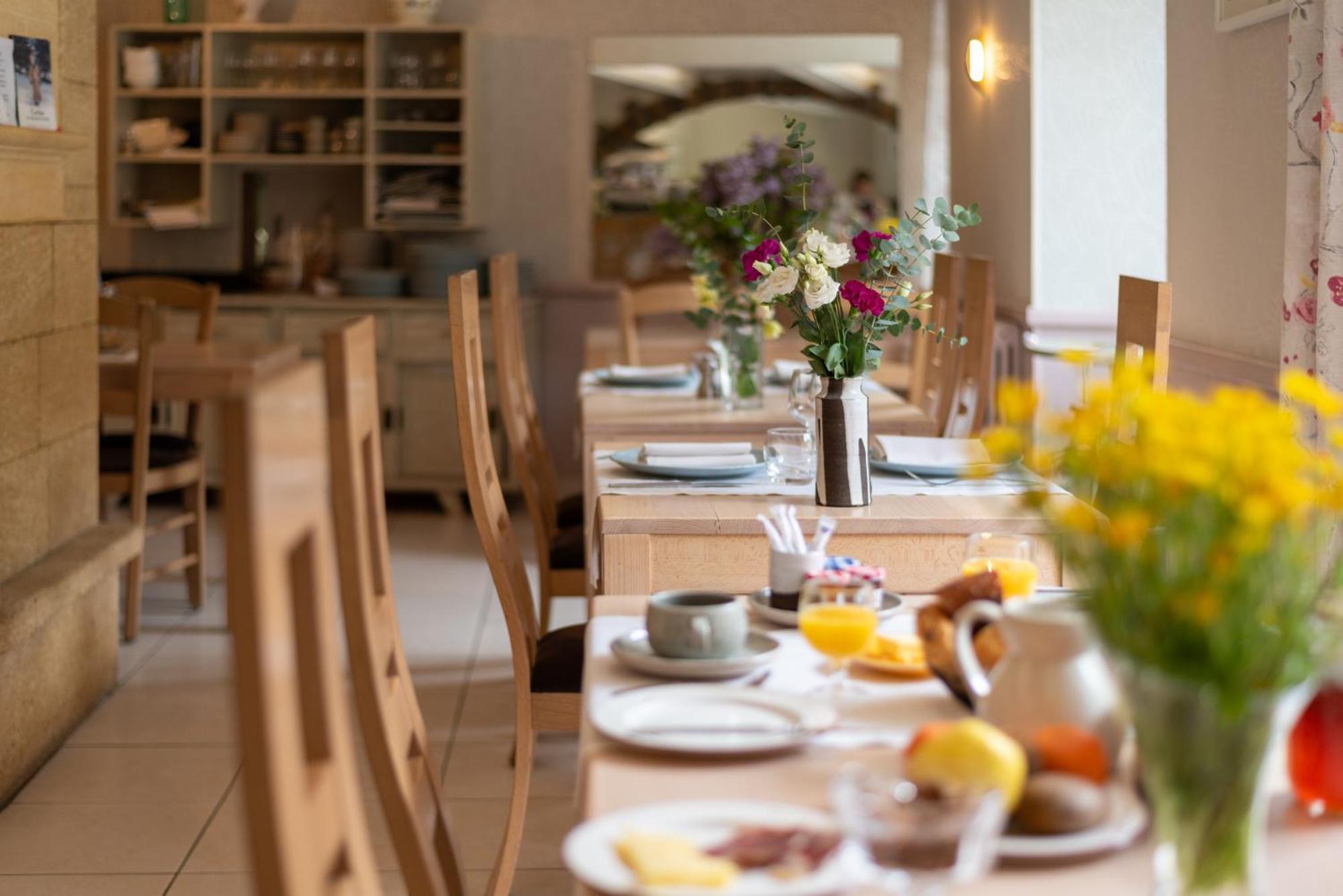 Hotel Restaurant Le Relays Du Chasteau - Logis Hotel Brousse-le-Chateau ภายนอก รูปภาพ