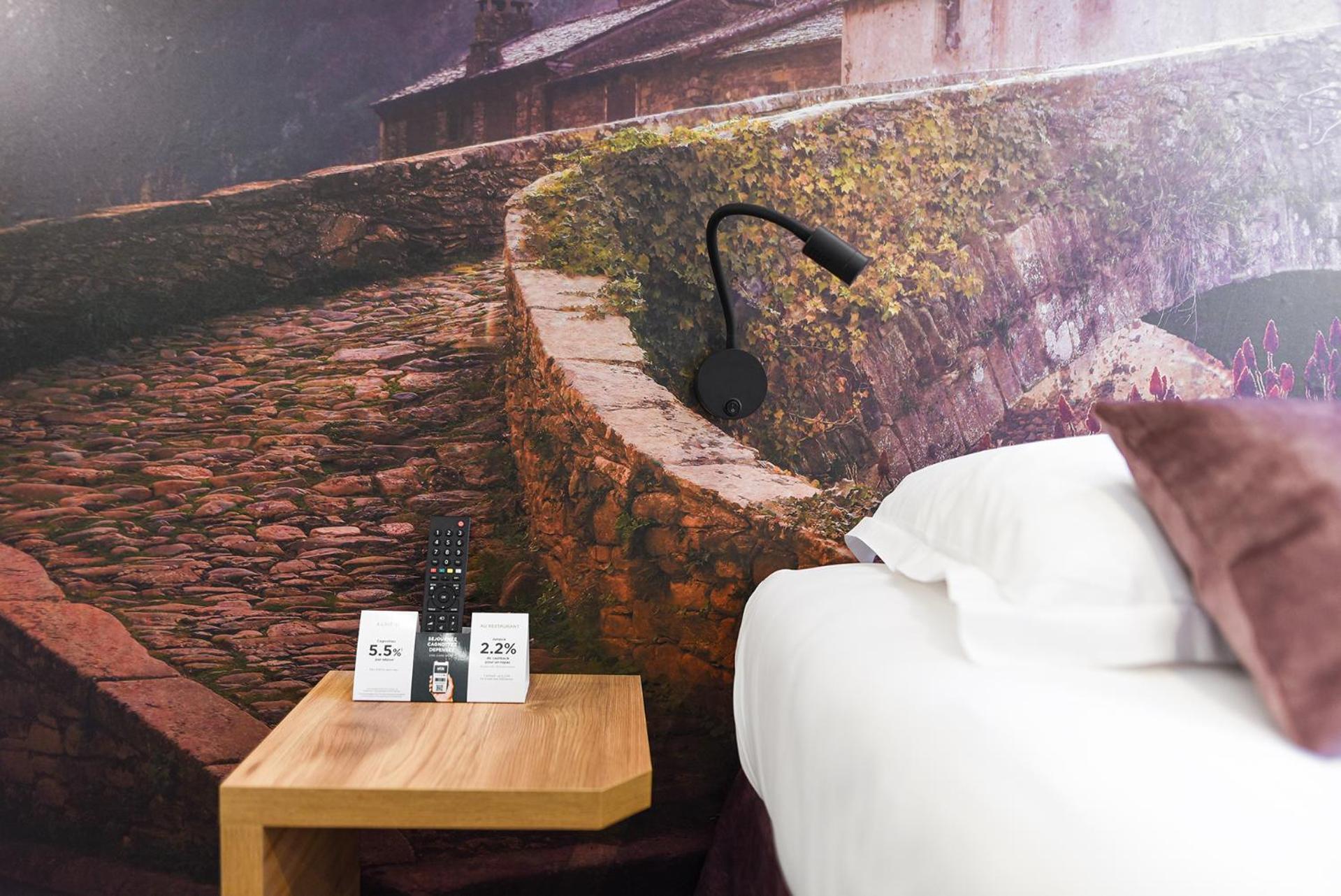 Hotel Restaurant Le Relays Du Chasteau - Logis Hotel Brousse-le-Chateau ภายนอก รูปภาพ