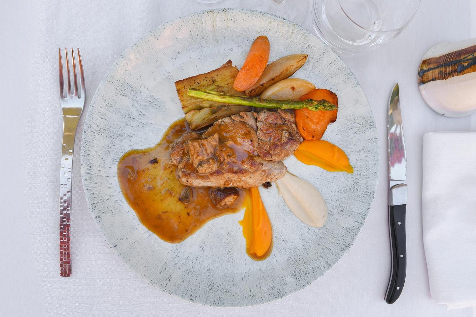 Hotel Restaurant Le Relays Du Chasteau - Logis Hotel Brousse-le-Chateau ภายนอก รูปภาพ