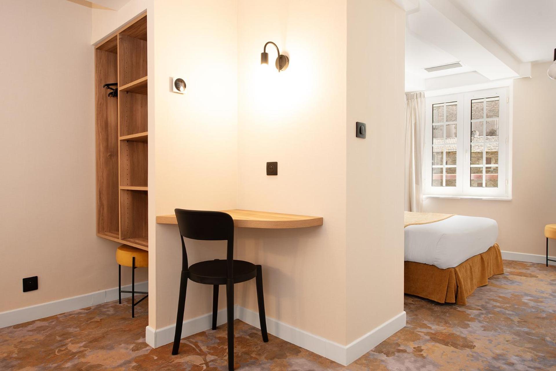 Hotel Restaurant Le Relays Du Chasteau - Logis Hotel Brousse-le-Chateau ภายนอก รูปภาพ