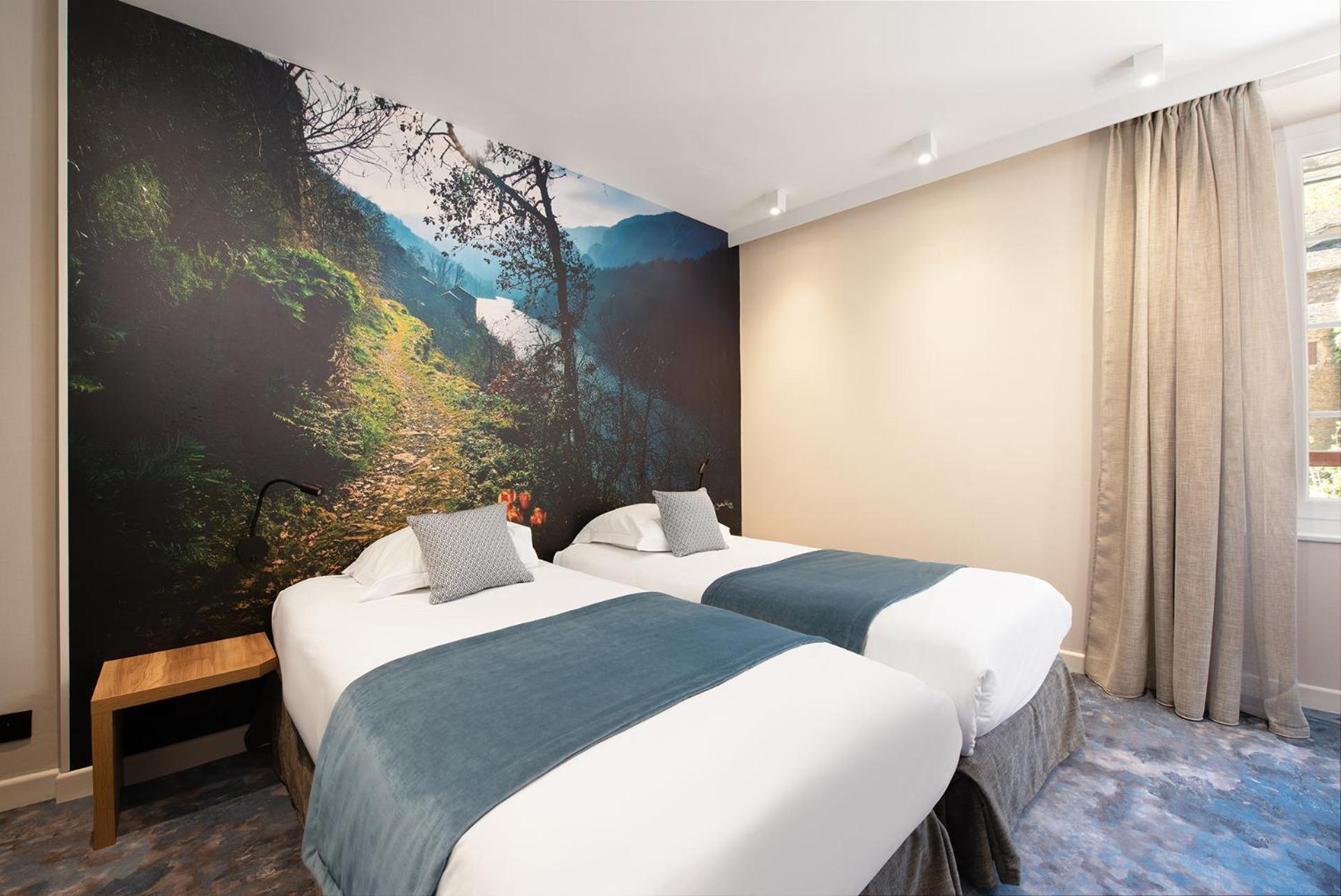 Hotel Restaurant Le Relays Du Chasteau - Logis Hotel Brousse-le-Chateau ภายนอก รูปภาพ