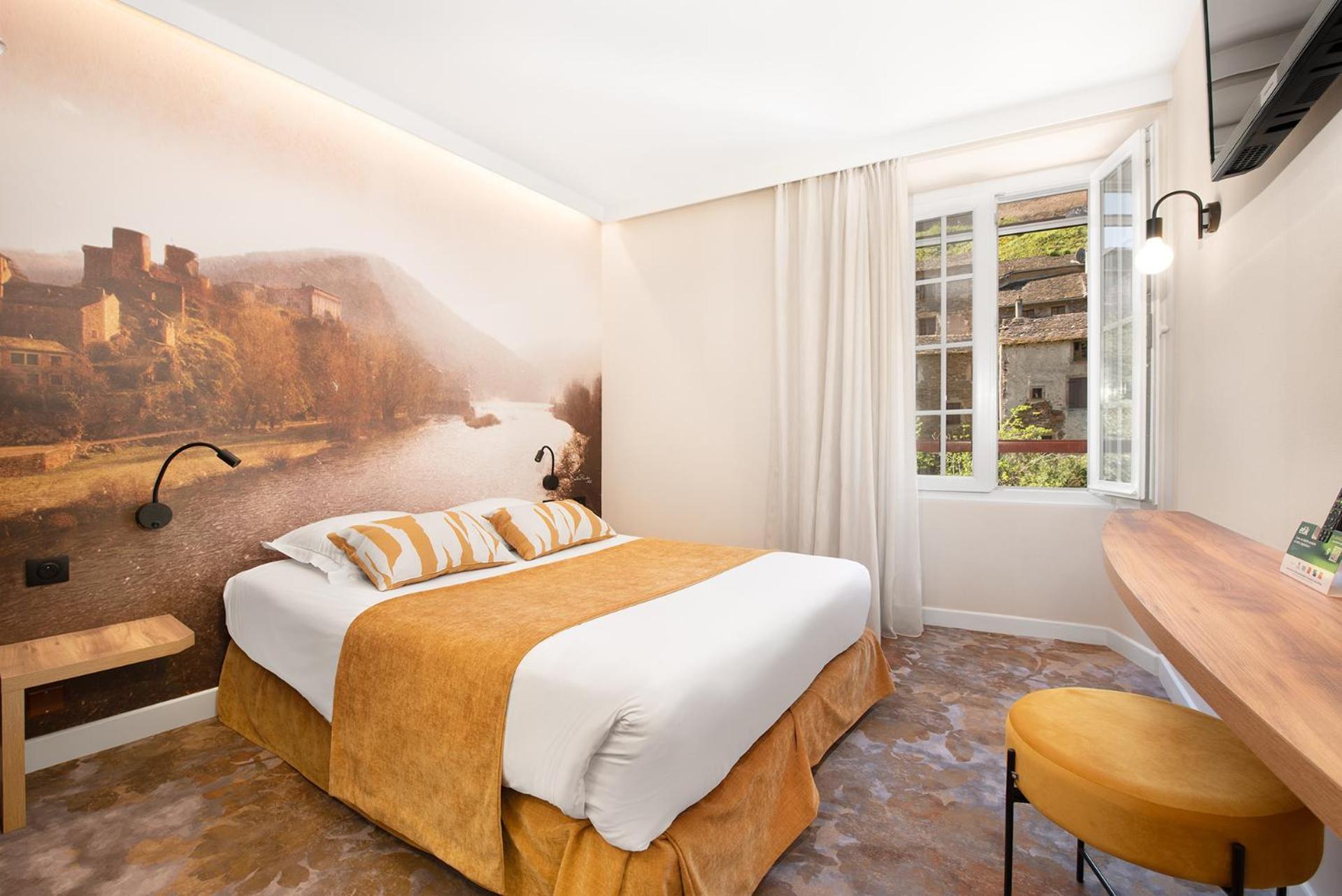 Hotel Restaurant Le Relays Du Chasteau - Logis Hotel Brousse-le-Chateau ภายนอก รูปภาพ