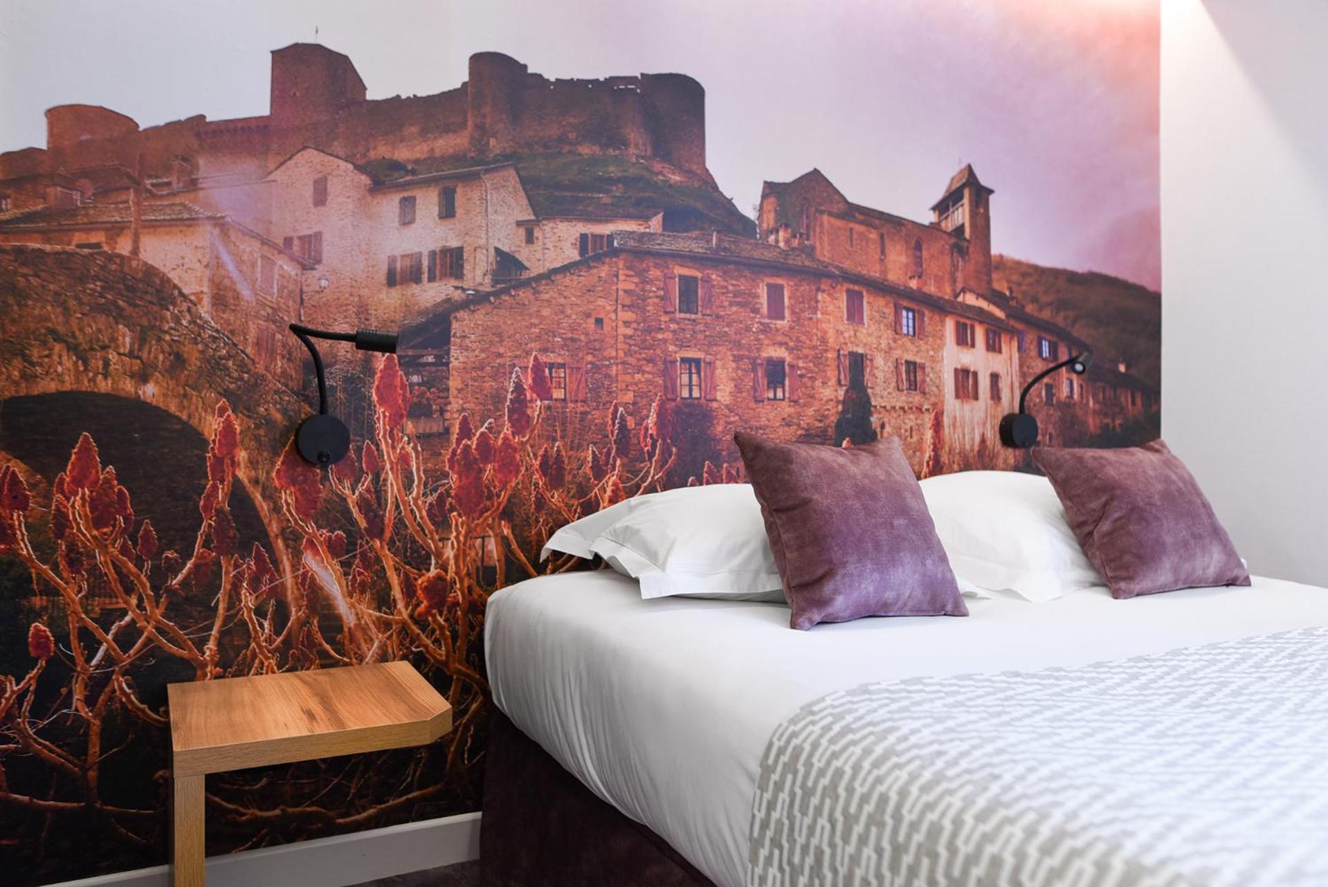 Hotel Restaurant Le Relays Du Chasteau - Logis Hotel Brousse-le-Chateau ภายนอก รูปภาพ