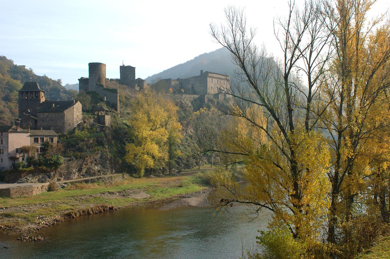 Hotel Restaurant Le Relays Du Chasteau - Logis Hotel Brousse-le-Chateau ภายนอก รูปภาพ
